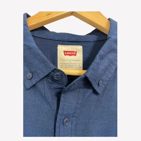 Levi’s Classic Mens Shirt NWT (M) - Picture 3 of 5